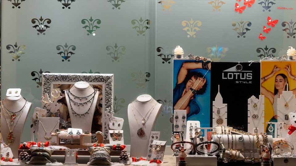 COLLARES Y GARGANTILLAS